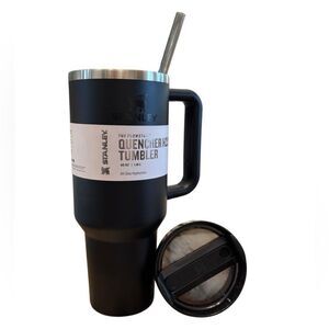 NIB Stanley Quencher H2.0 FlowState Tumbler 40oz Matte Black w/ Straw & Lid